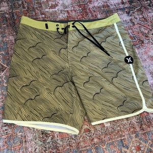 Hurley Phantom Boardshorts size 33